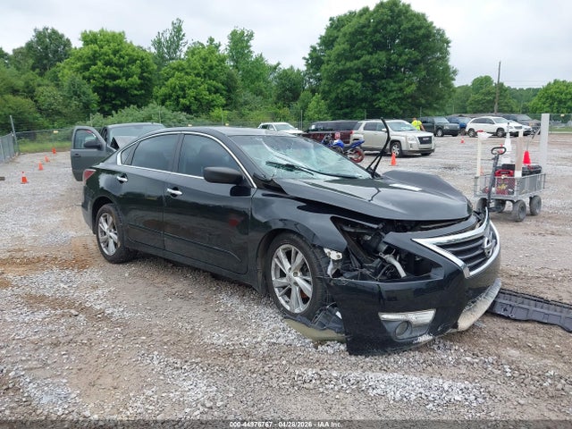 Salvage Nissan Altima Image