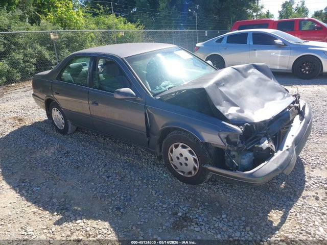 Salvage Toyota Camry Image