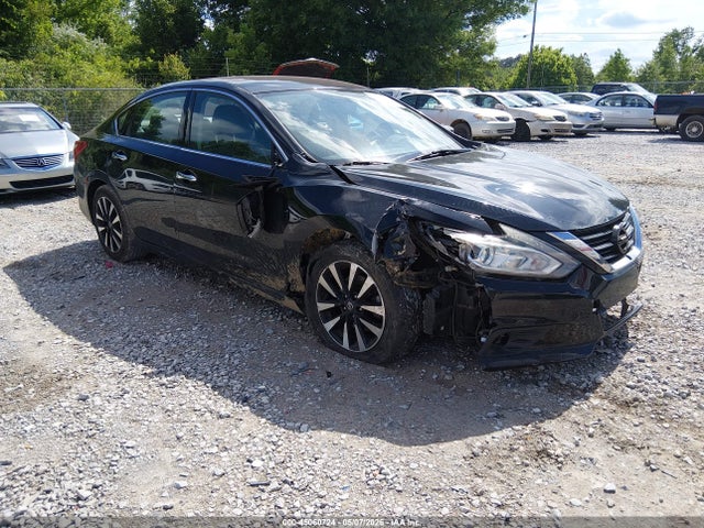 Salvage Nissan Altima Image