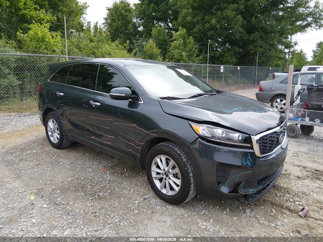 Salvage Kia Sorento Image
