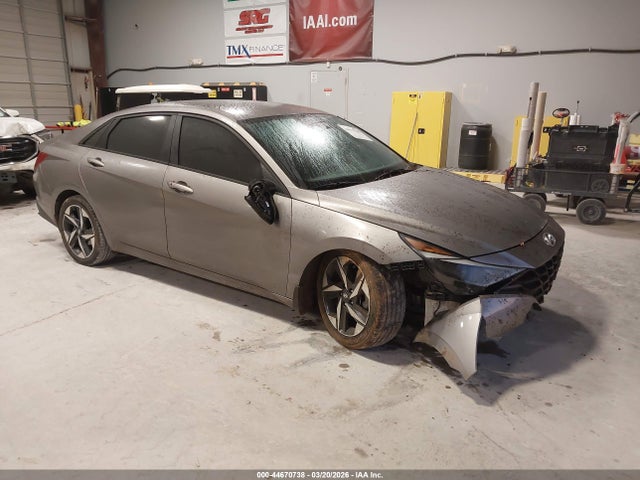 Salvage Hyundai ELANTRA Image