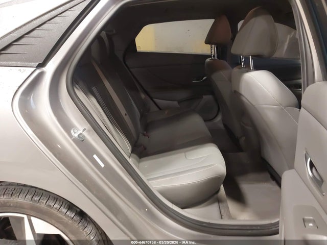 Hyundai ELANTRA Sel
