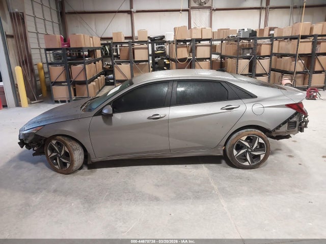 Hyundai ELANTRA Sel