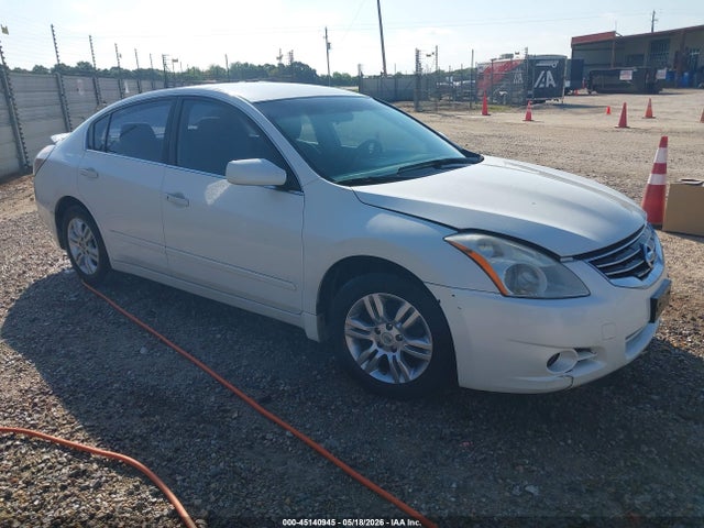 Salvage Nissan Altima Image