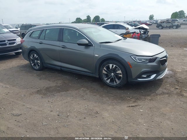 Salvage Buick Regal TourX Image