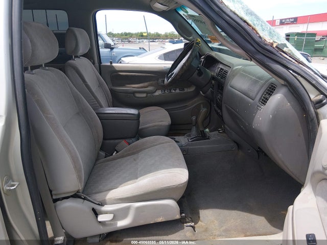Toyota Tacoma Base V6