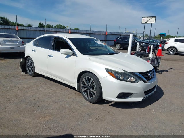 Salvage Nissan Altima Image
