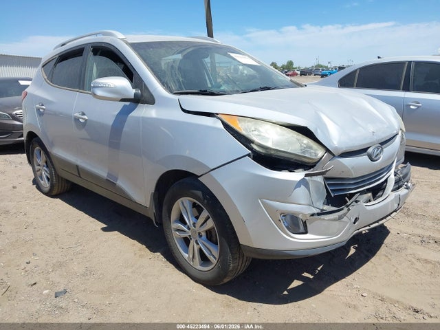 Salvage Hyundai TUCSON Image