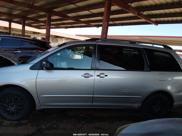 Toyota Sienna Le