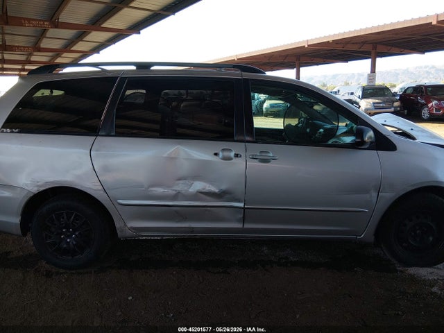 Toyota Sienna Le