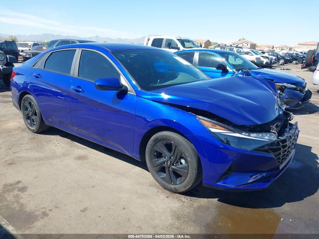 Salvage Hyundai ELANTRA Image