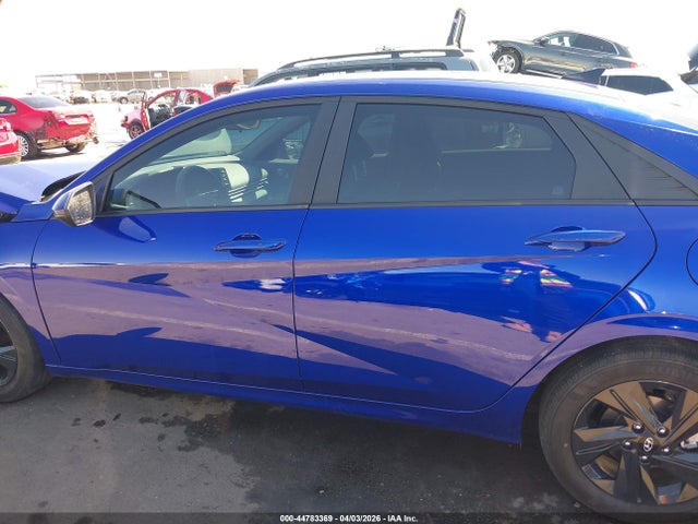 Hyundai ELANTRA Sel