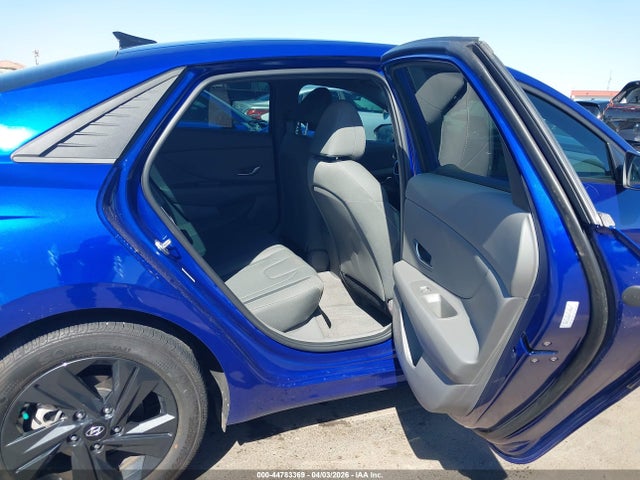Hyundai ELANTRA Sel