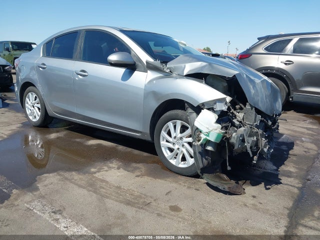 Salvage Mazda Mazda3 Image