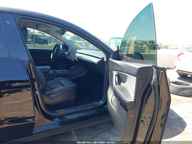 Tesla Model Y Long Range Dual Motor All-wheel Drive