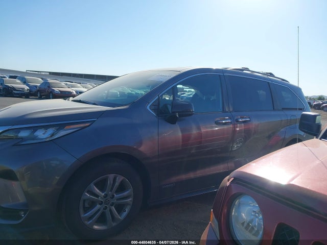 Toyota Sienna Xse