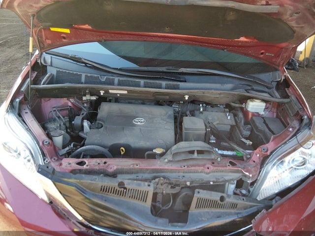 Toyota Sienna Le V6 8 Passenger
