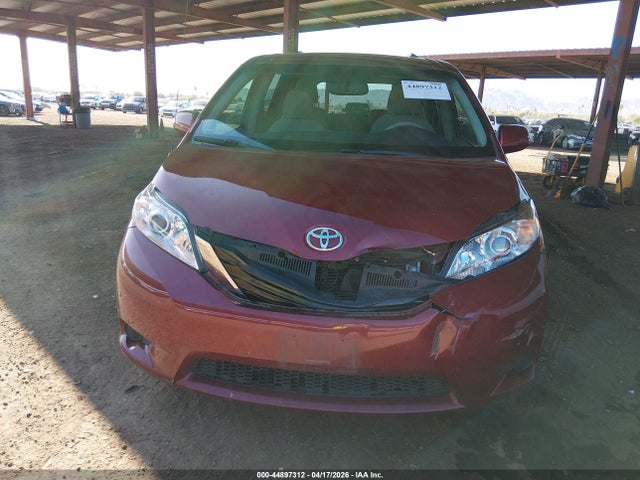 Toyota Sienna Le V6 8 Passenger