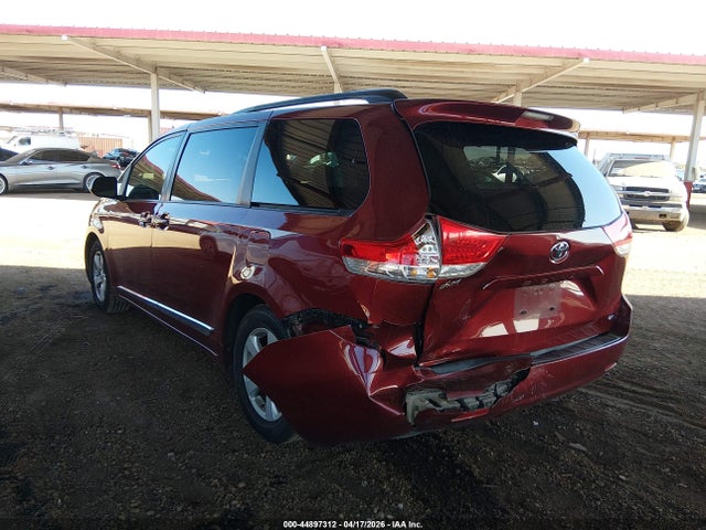 Toyota Sienna Le V6 8 Passenger