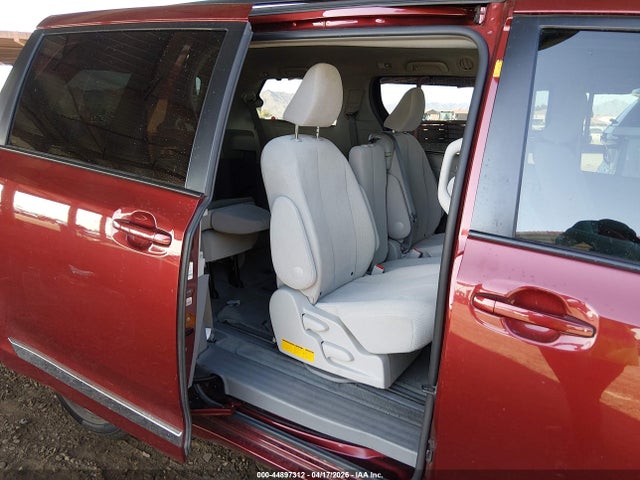 Toyota Sienna Le V6 8 Passenger
