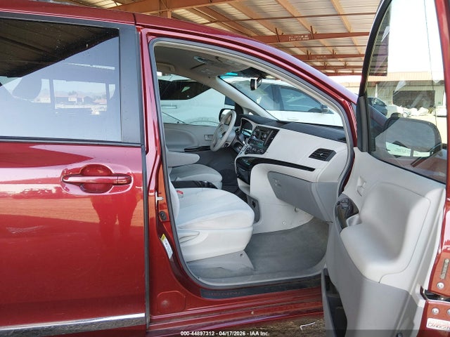 Toyota Sienna Le V6 8 Passenger