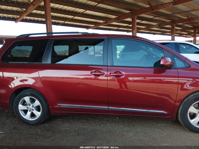 Toyota Sienna Le V6 8 Passenger