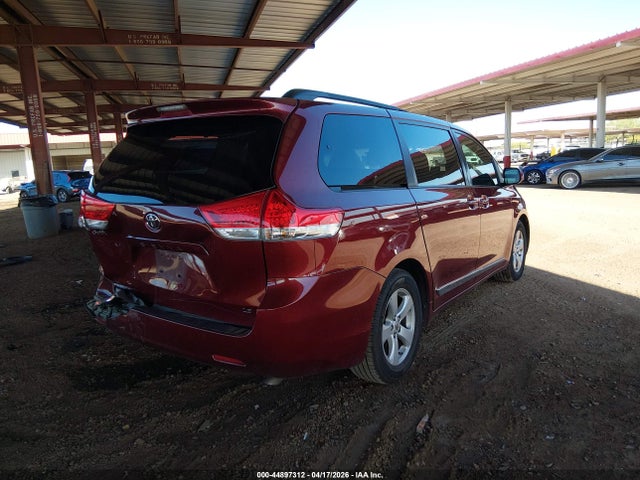 Toyota Sienna Le V6 8 Passenger