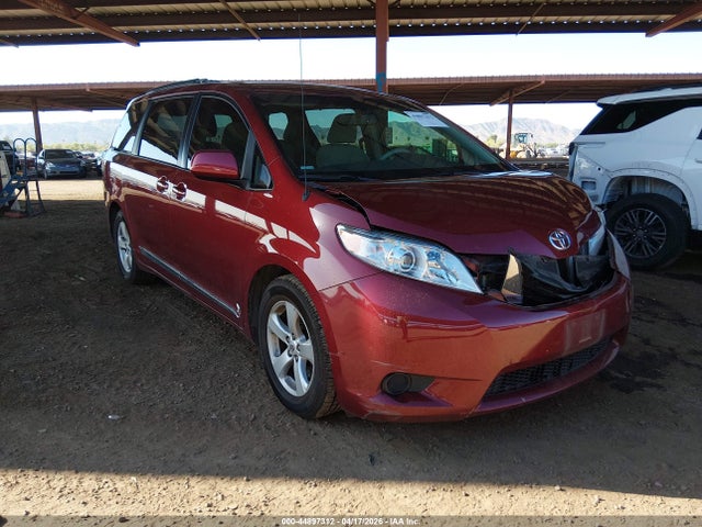 Salvage Toyota Sienna Image