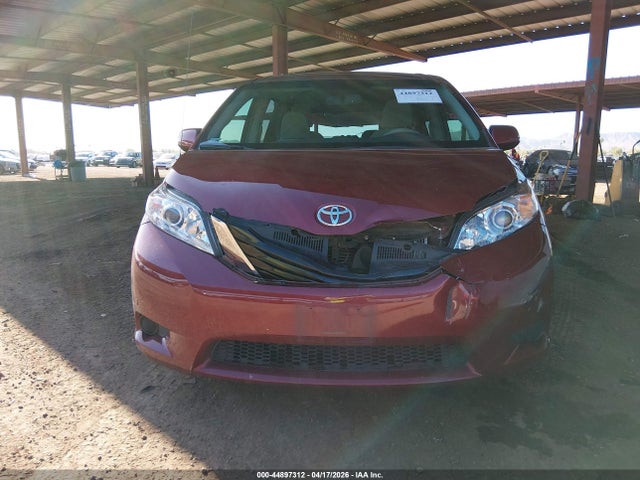 Toyota Sienna Le V6 8 Passenger