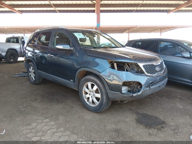 Salvage Kia Sorento Image