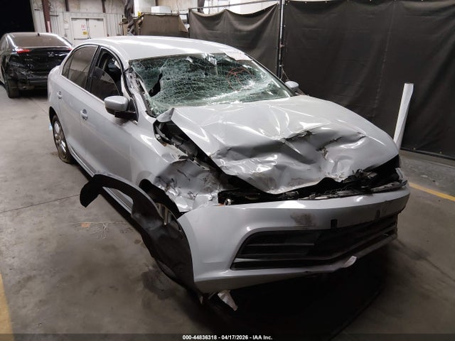 Salvage Volkswagen Jetta Image