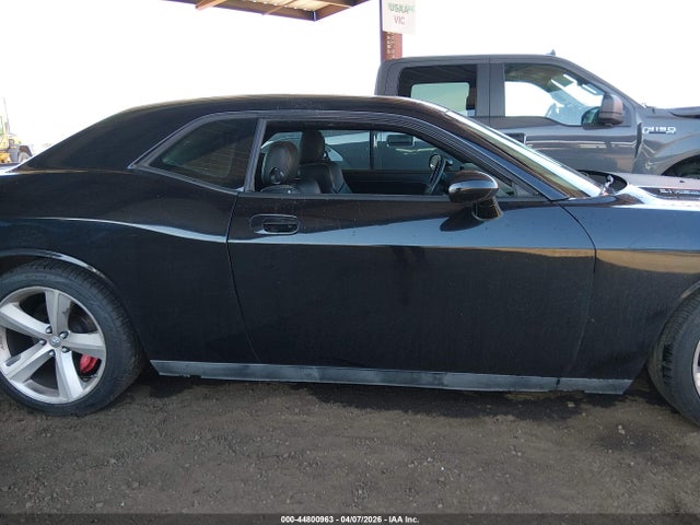 Dodge Challenger Srt8