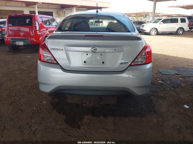 Nissan Versa 1.6 S+