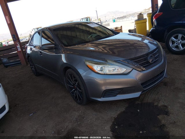 Salvage Nissan Altima Image