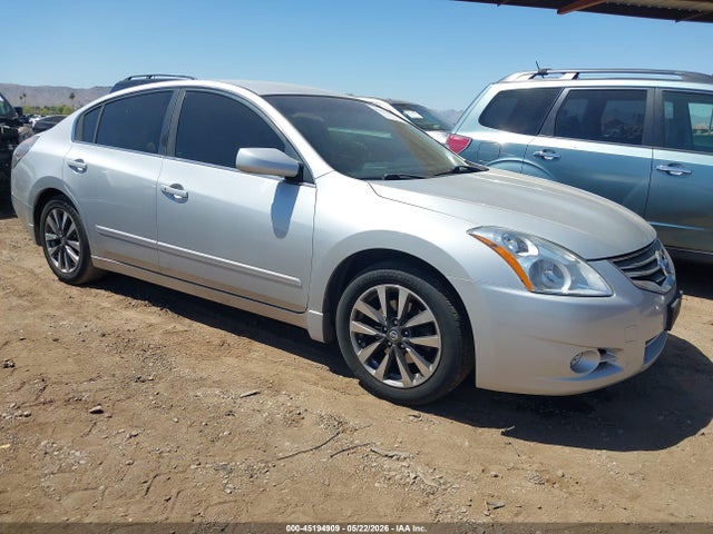 Salvage Nissan Altima Image