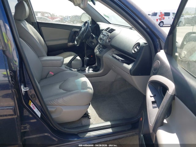 Toyota RAV4 Limited V6