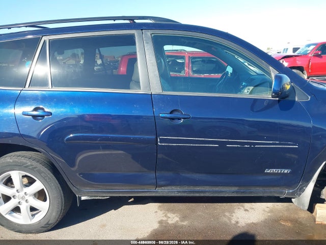 Toyota RAV4 Limited V6