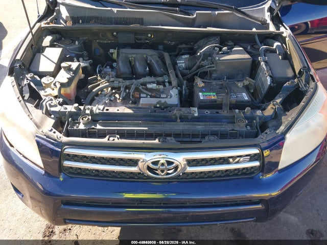 Toyota RAV4 Limited V6