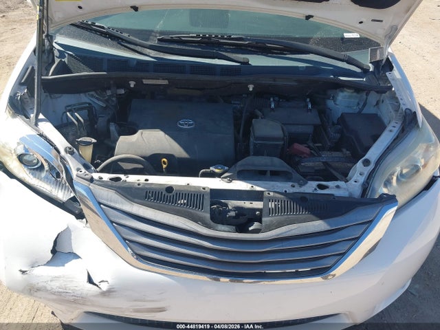 Toyota Sienna Xle V6