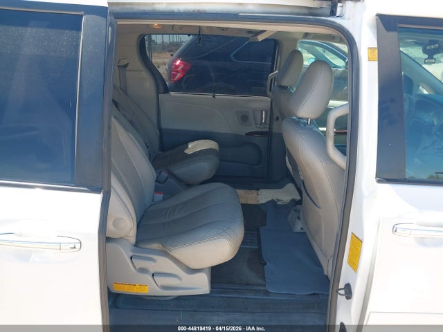 Toyota Sienna Xle V6
