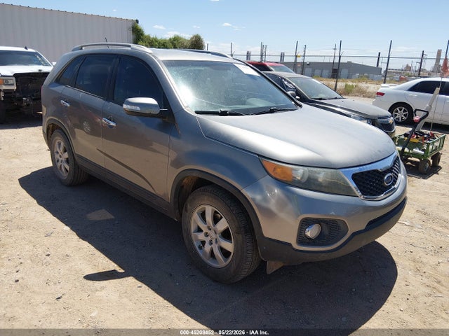 Salvage Kia Sorento Image