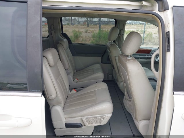 Chrysler Town & Country Touring