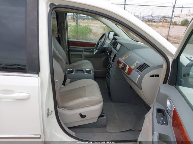 Chrysler Town & Country Touring