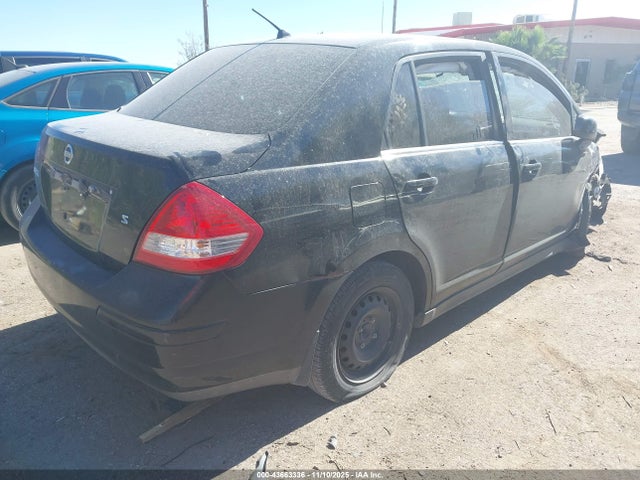 Nissan Versa 1.8s