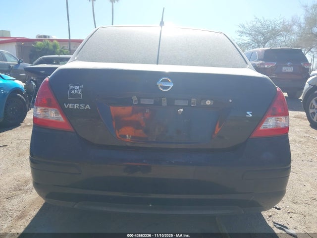 Nissan Versa 1.8s