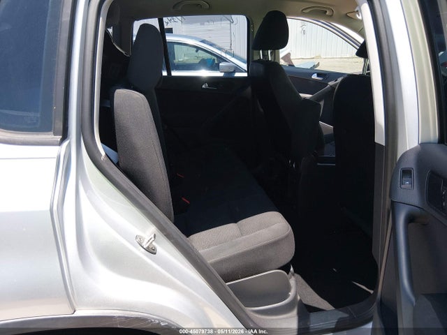 Volkswagen Tiguan S