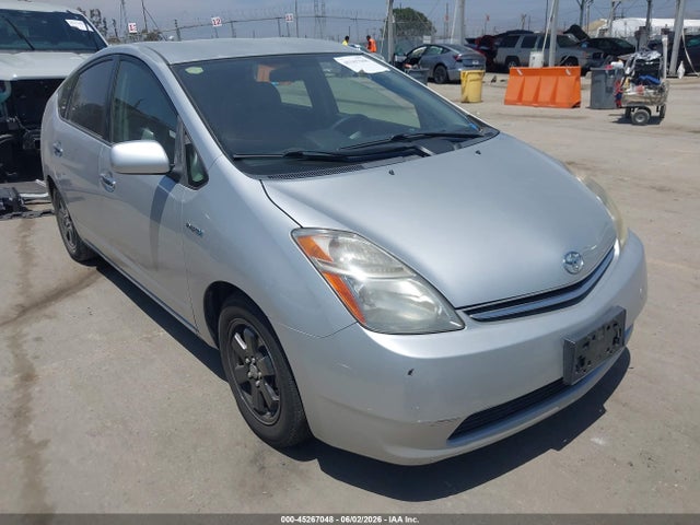 Salvage Toyota Prius Image