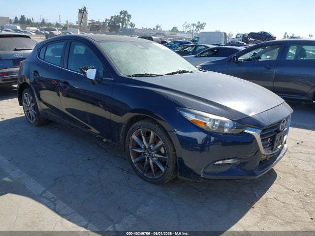 Salvage Mazda Mazda3 Image