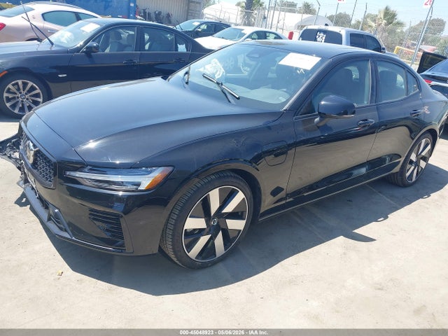 Volvo S60 Recharge Plug-in Hybrid T8 Plus Dark Theme