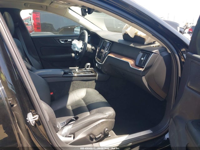 Volvo S60 Recharge Plug-in Hybrid T8 Plus Dark Theme